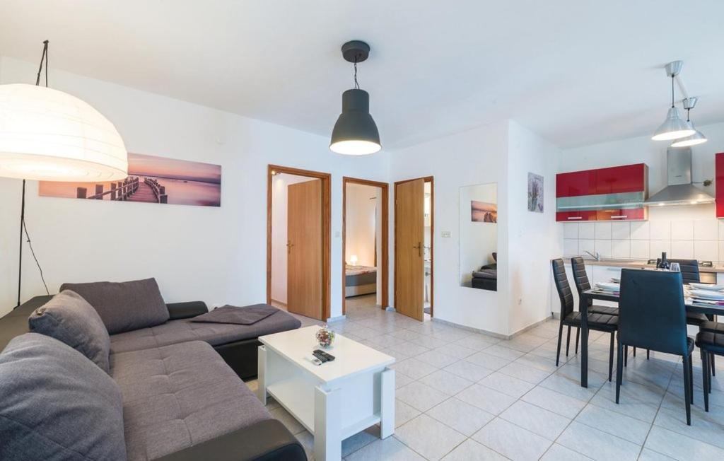 Holiday Home Lucija Свети-Филип-и-Яков Экстерьер фото